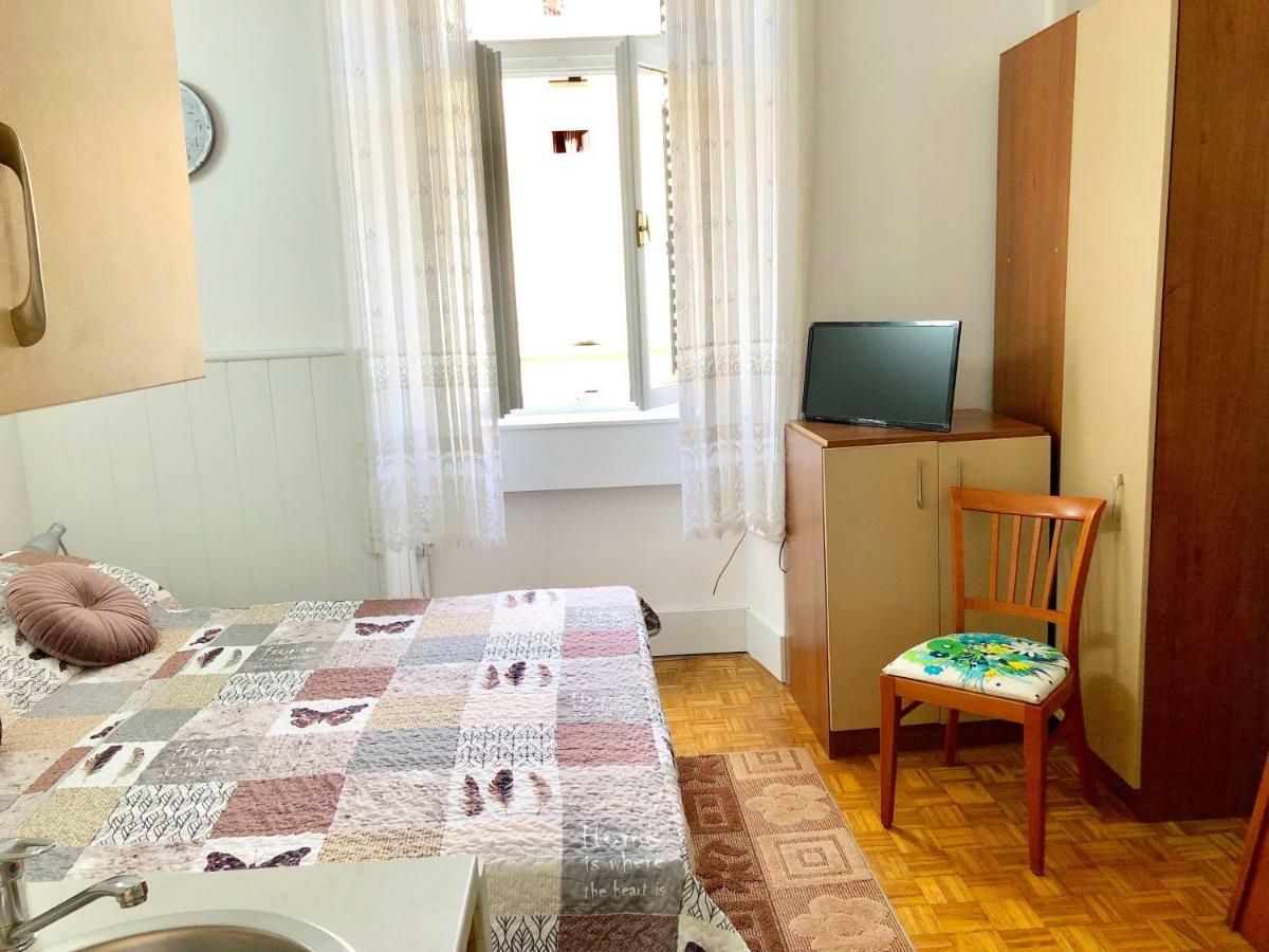 Studio & Free Parking, Aircool, Fresh Bedding Apartment ลอฟราน ภายนอก รูปภาพ